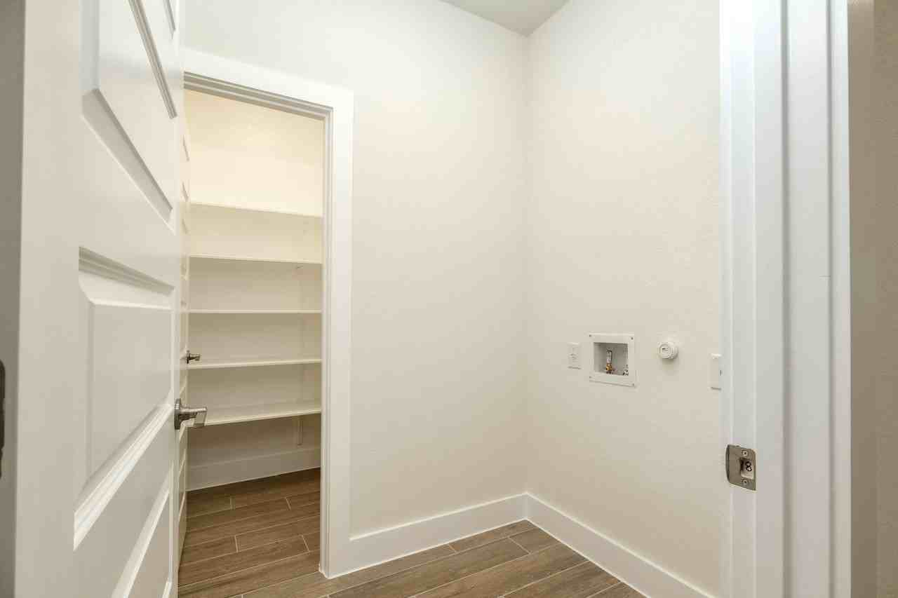 436 Parkline Dr - Photo 5 of 13