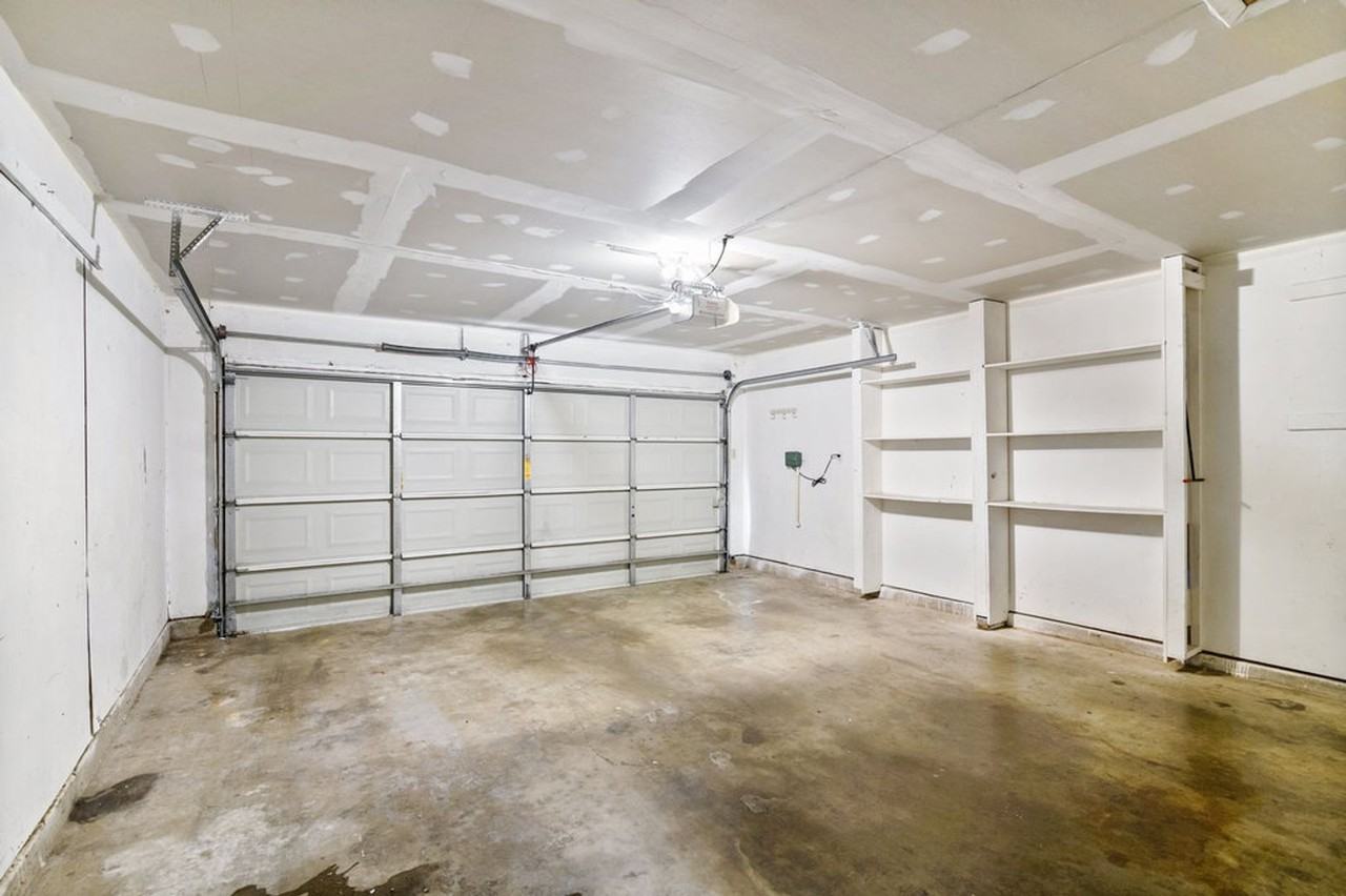 3013 Queens Way - Photo 4 of 24
