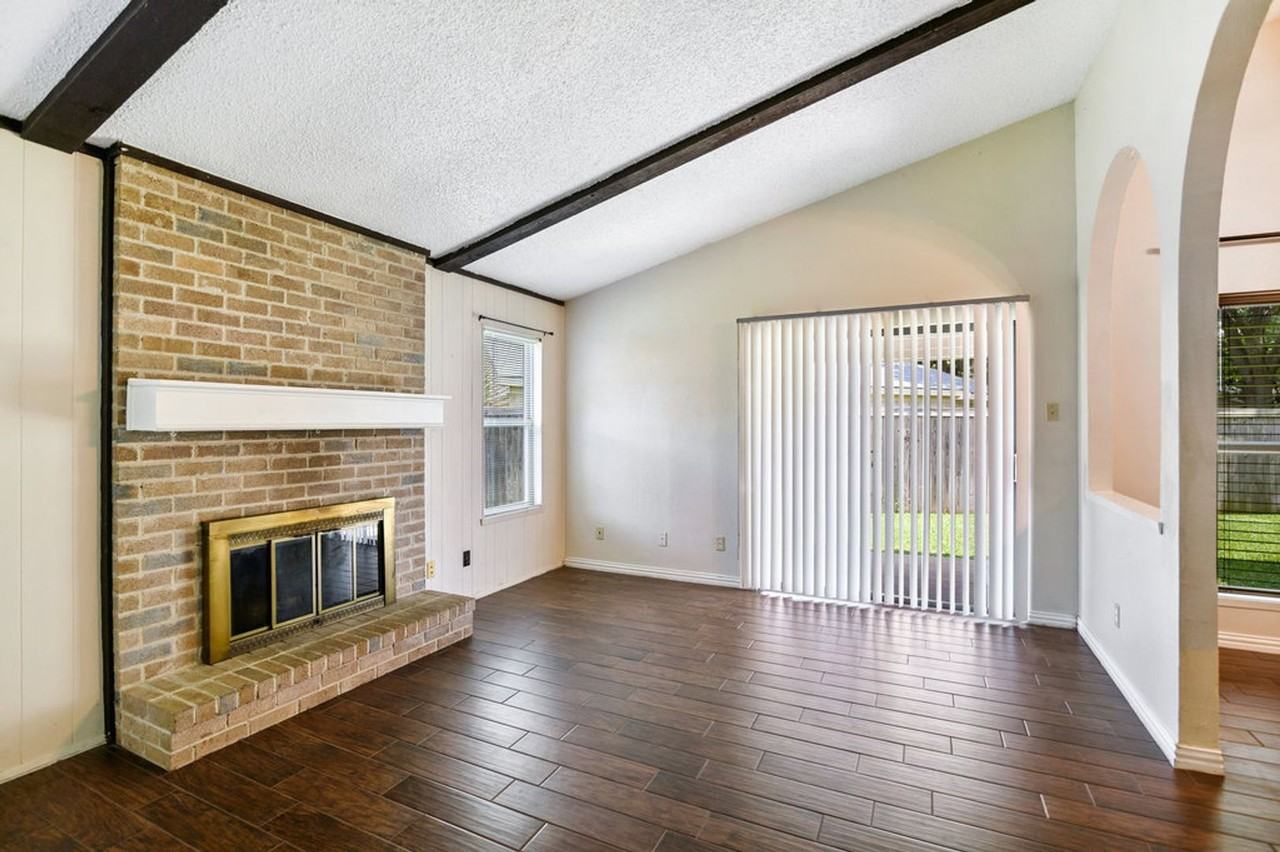 3013 Queens Way - Photo 5 of 24