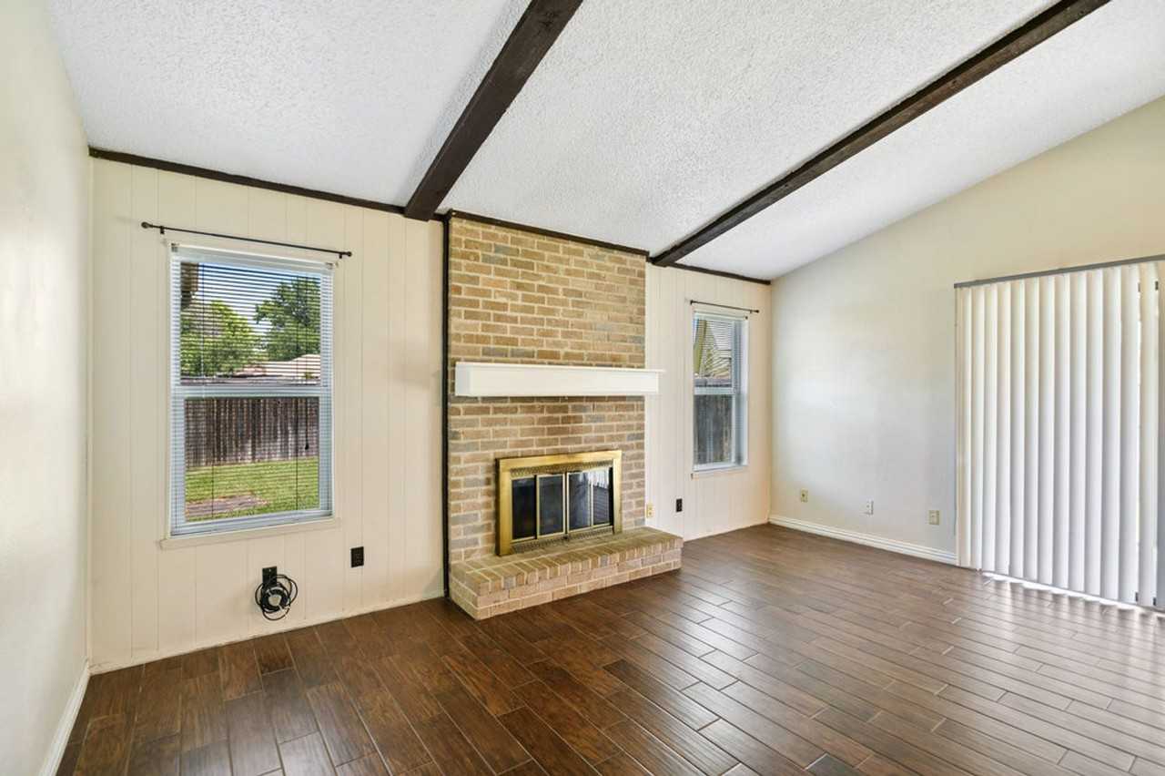 3013 Queens Way - Photo 6 of 24