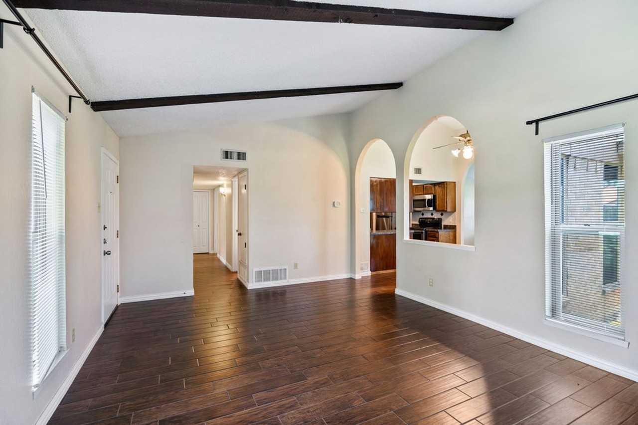 3013 Queens Way - Photo 7 of 24