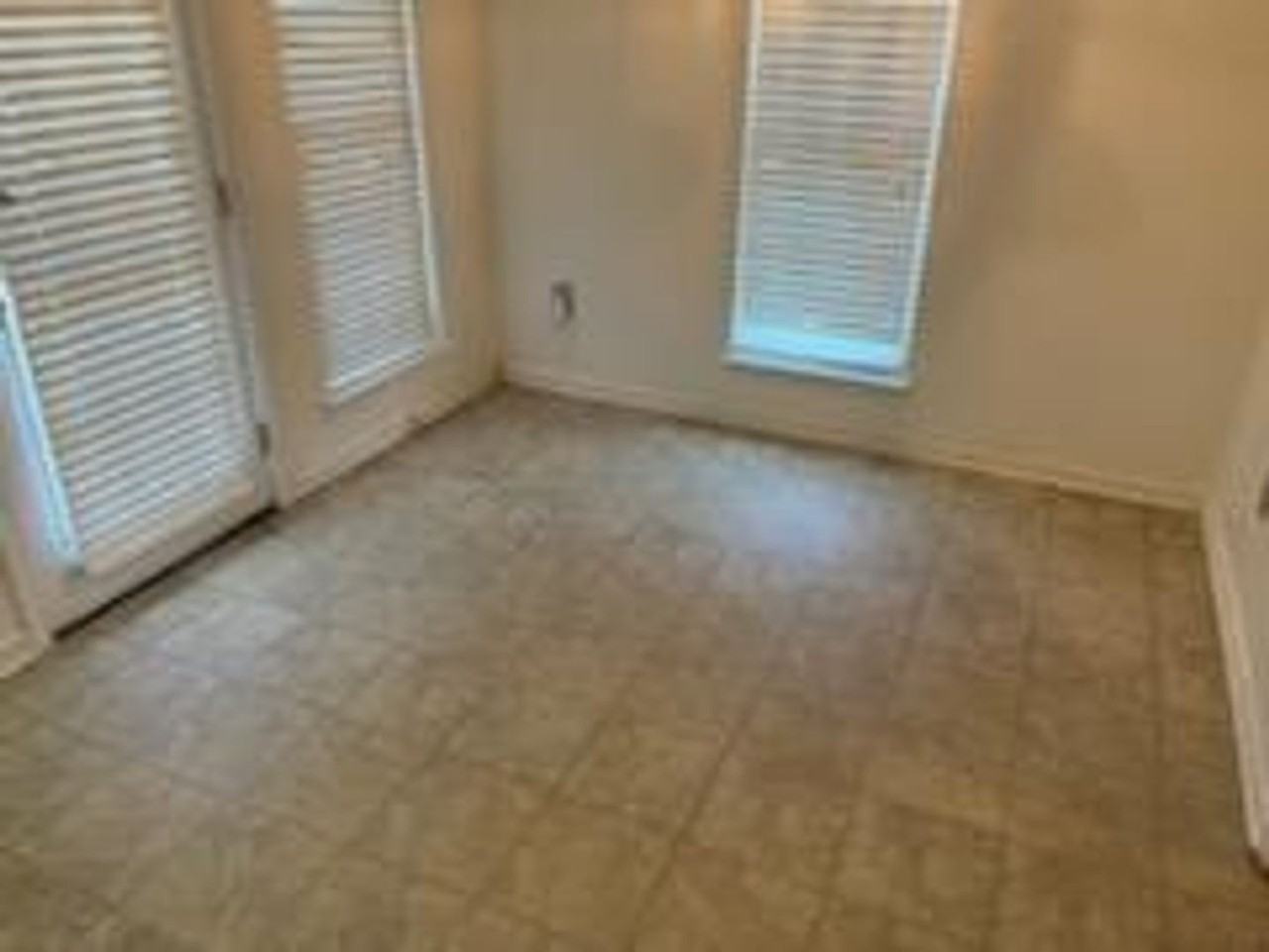 1624 Central Trails Dr - Photo 4 of 13