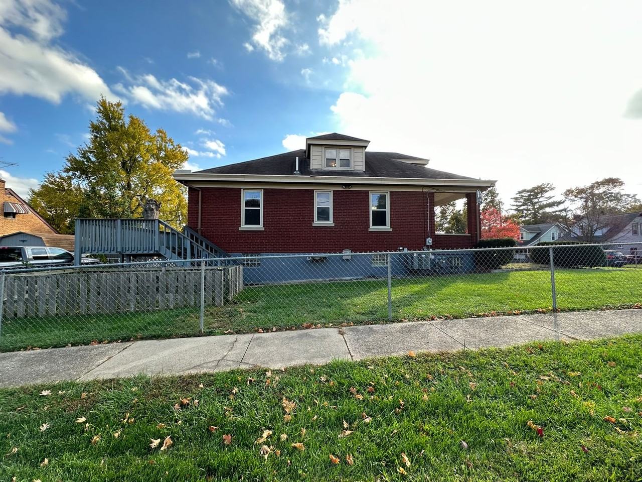 3468 Mayfair Ave - Photo 4 of 27