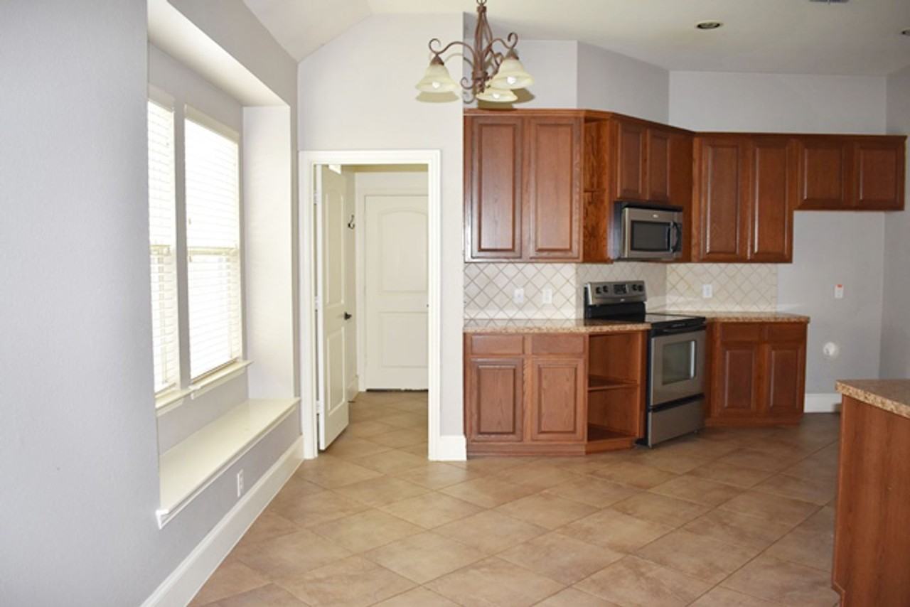 10312 Colfax Dr - Photo 5 of 20
