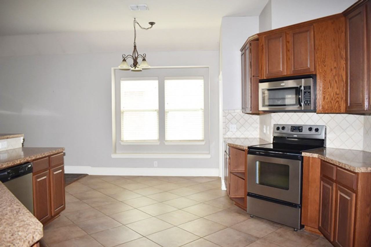 10312 Colfax Dr - Photo 6 of 20