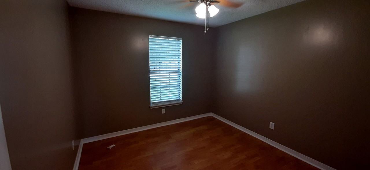 304 Ray St - Photo 7 of 23
