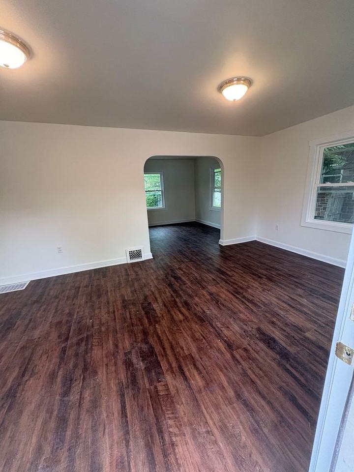 975 Edison St - Photo 4 of 16