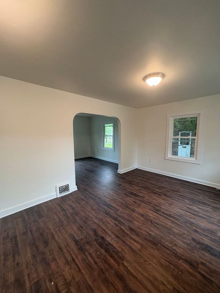 975 Edison St - Photo 6 of 16