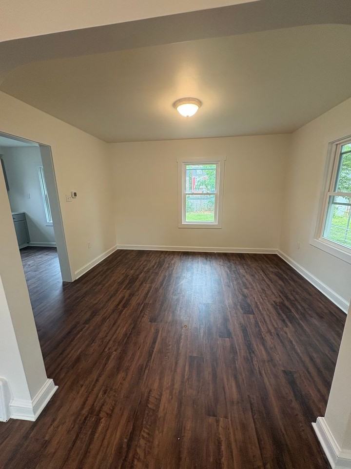 975 Edison St - Photo 7 of 16