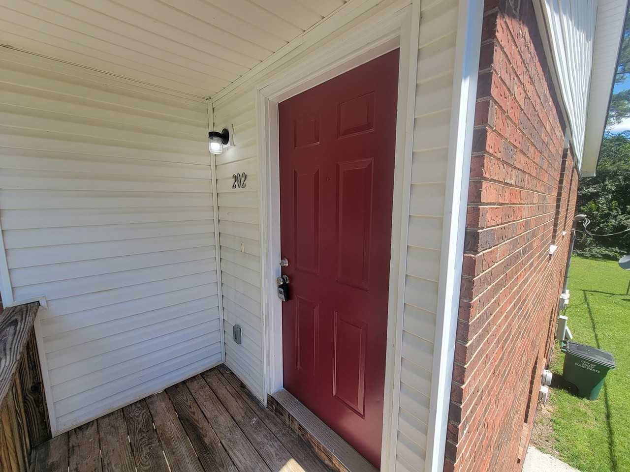 1546 Hamilton Dr #202 - Photo 2 of 21