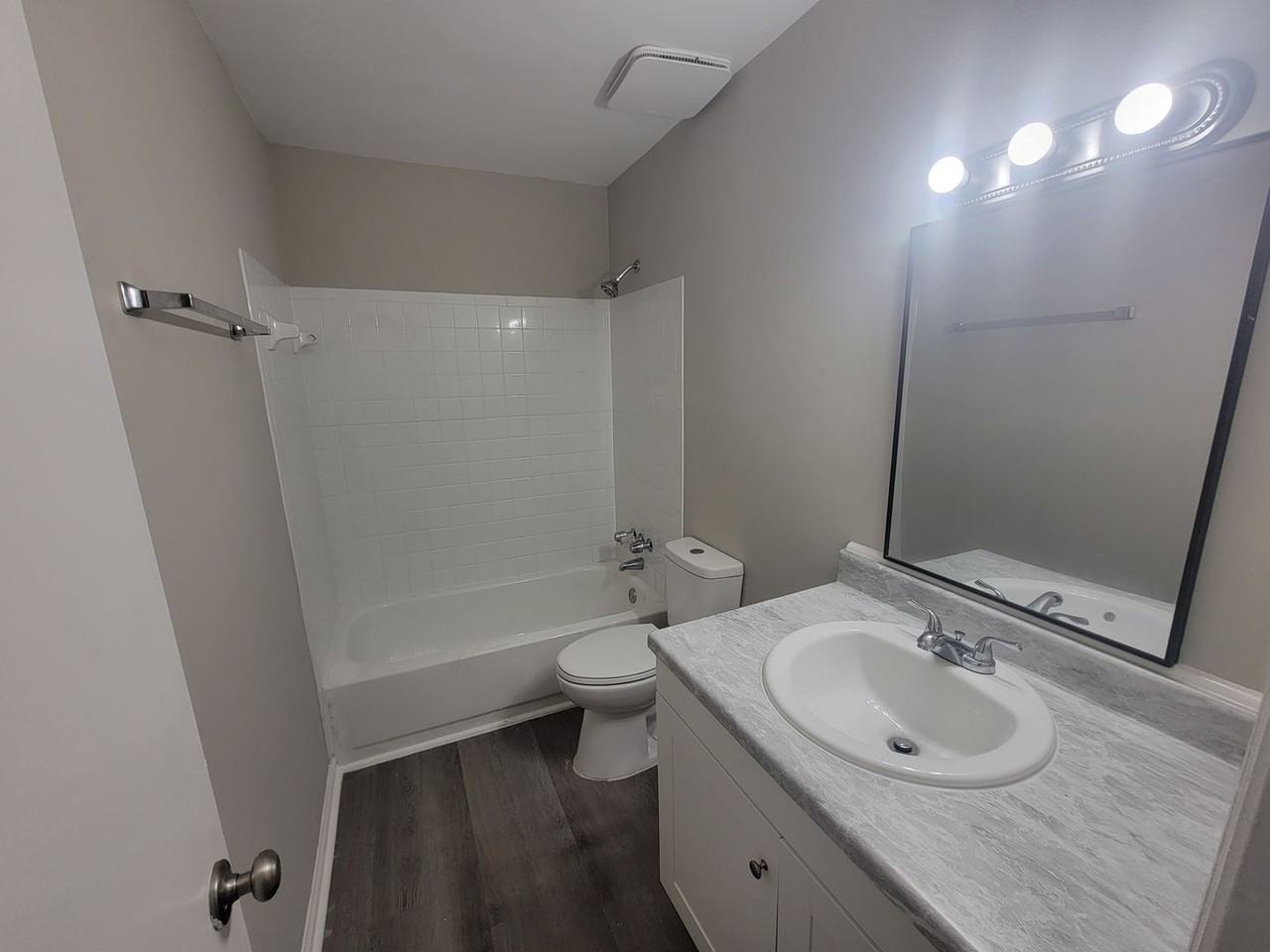 1546 Hamilton Dr #202 - Photo 7 of 21