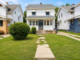 featured image of 523 E Oakland St