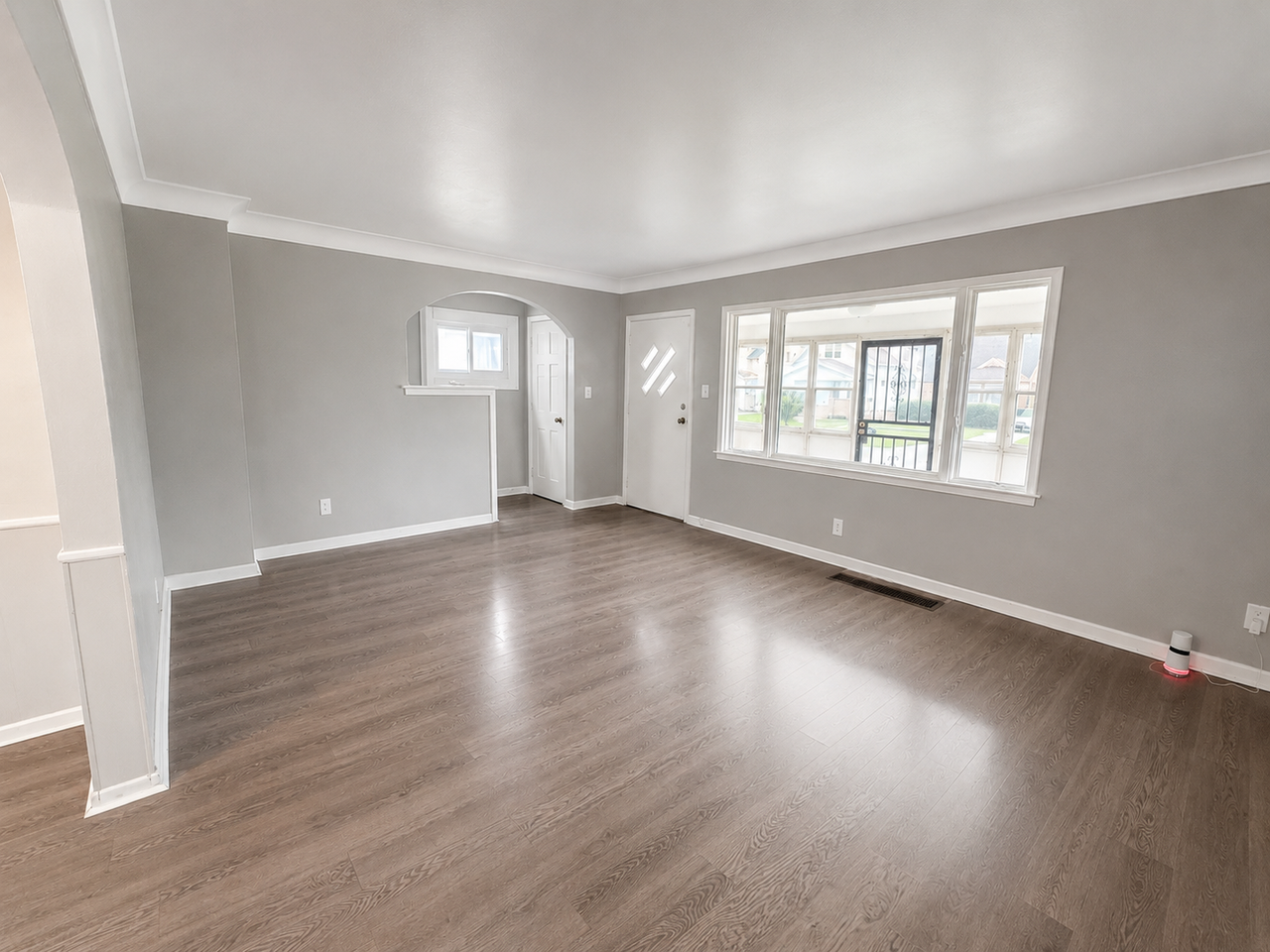 523 E Oakland St - Photo 3 of 15