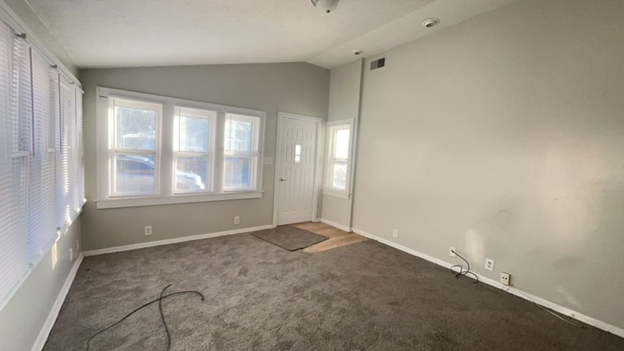 1506 W 10th St - Photo 3 of 14