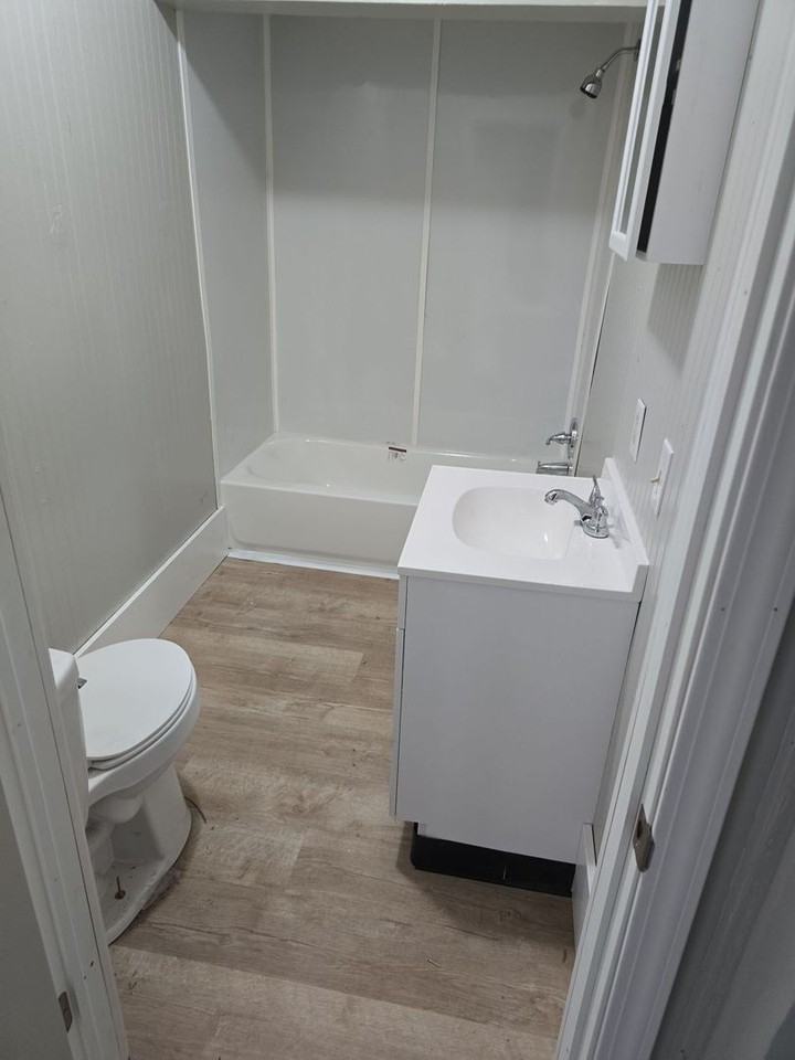 1506 W 10th St - Photo 5 of 14