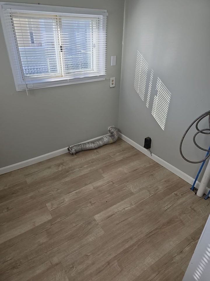 1506 W 10th St - Photo 7 of 14