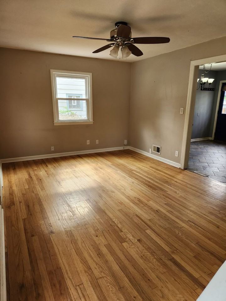 6533 Pinkney St - Photo 3 of 15