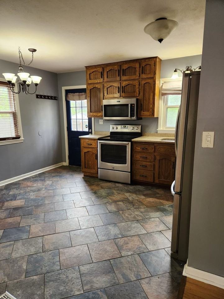 6533 Pinkney St - Photo 4 of 15