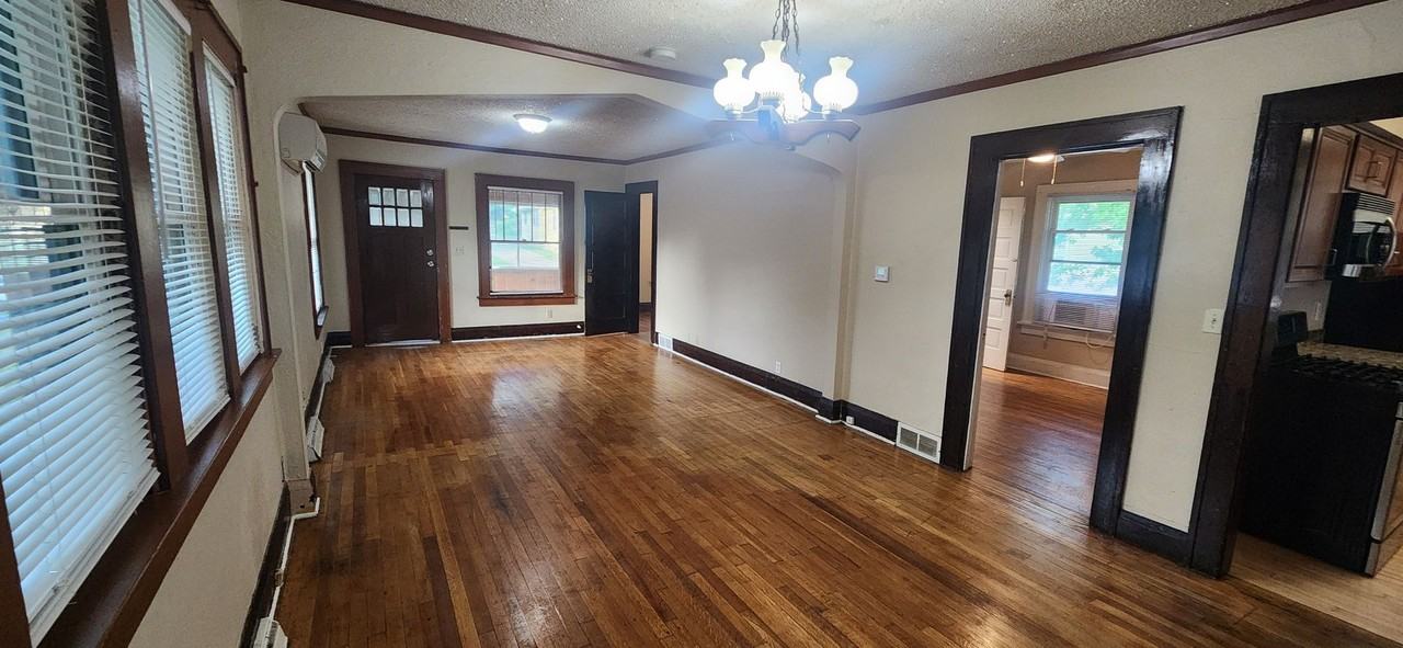 1711 Washington Ave - Photo 2 of 12