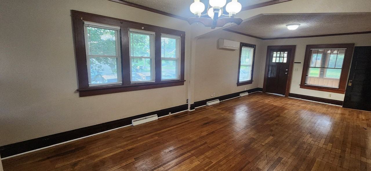 1711 Washington Ave - Photo 4 of 12