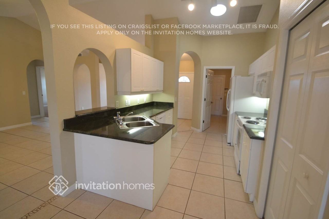 13203 Biscayne Dr - Photo 4 of 13