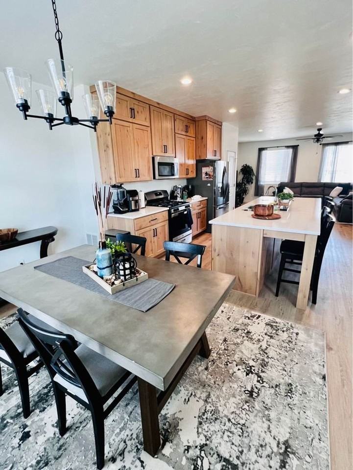 Modern 4 Bed / 3 Bath Home in American Fork | Pool + Pickleball - Photo 3 of 50