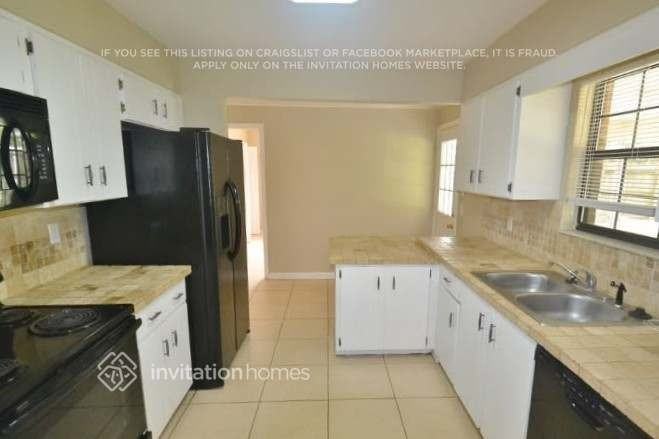 885 Rayston St - Photo 4 of 12