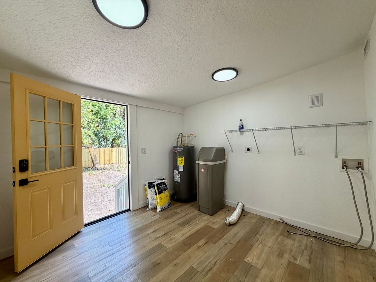 717 King St - Photo 3 of 20