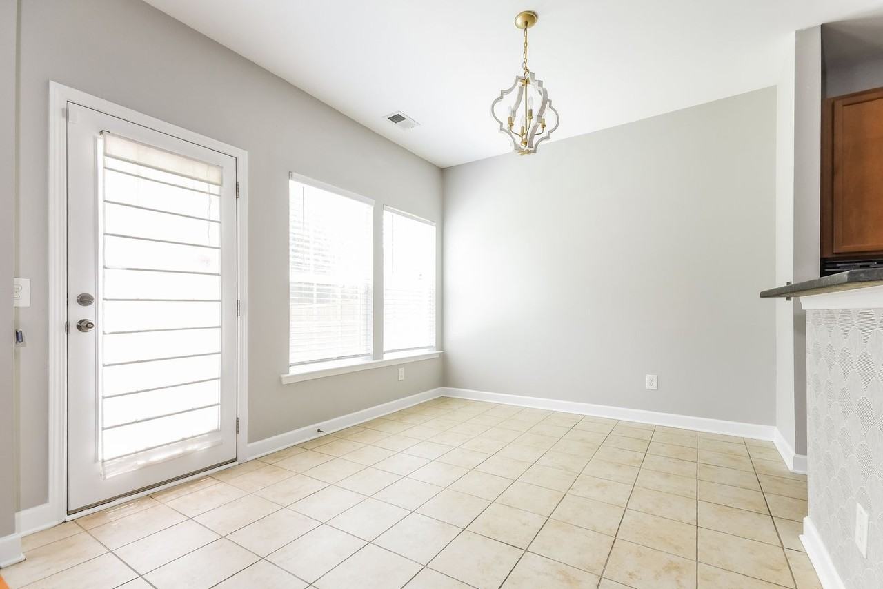 233 Maywood Dr - Photo 6 of 17