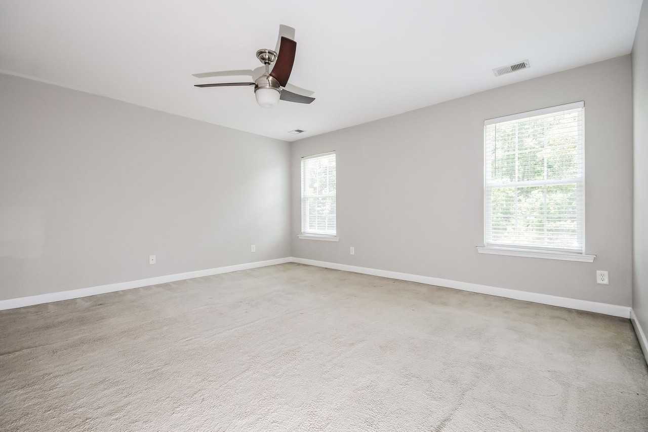 233 Maywood Dr - Photo 7 of 17