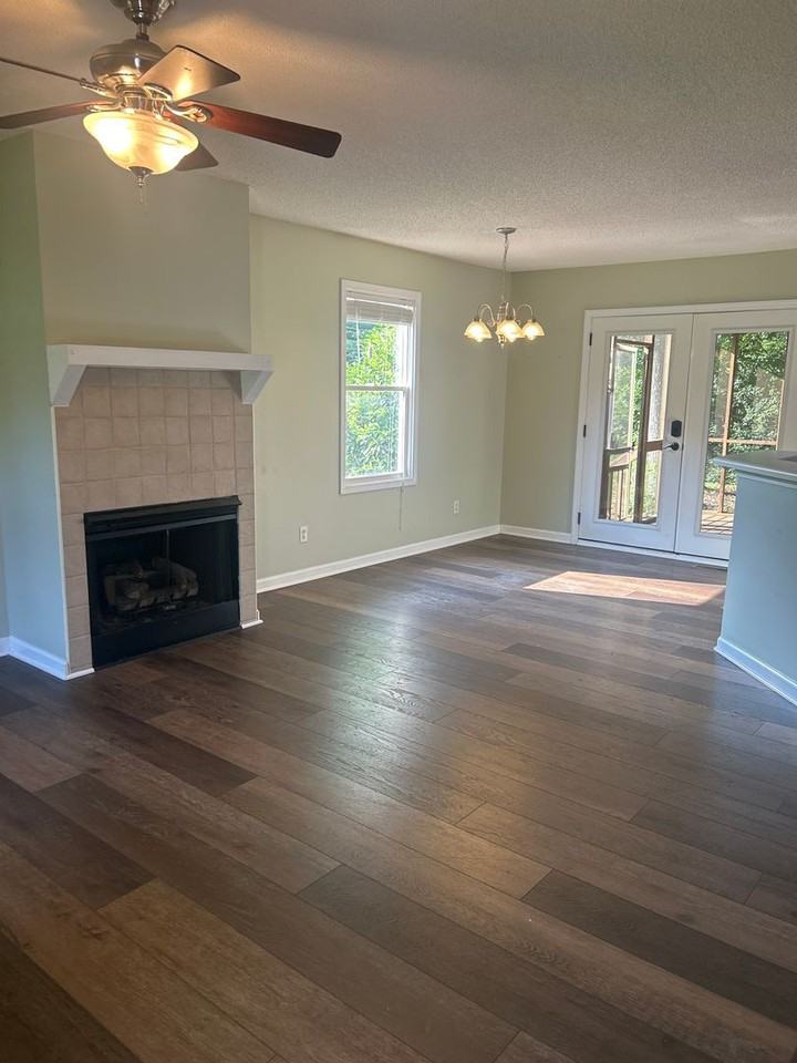 318 Crescent Dr - Photo 3 of 12