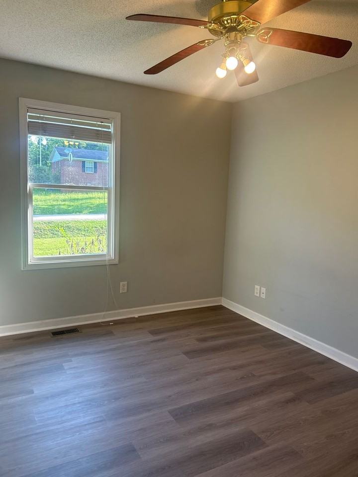 318 Crescent Dr - Photo 7 of 12