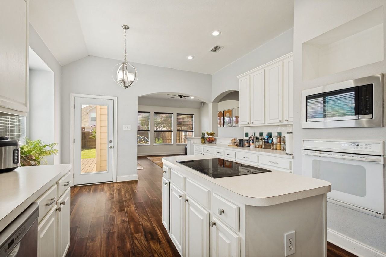 3737 Cottonwood Springs Dr - Photo 4 of 15