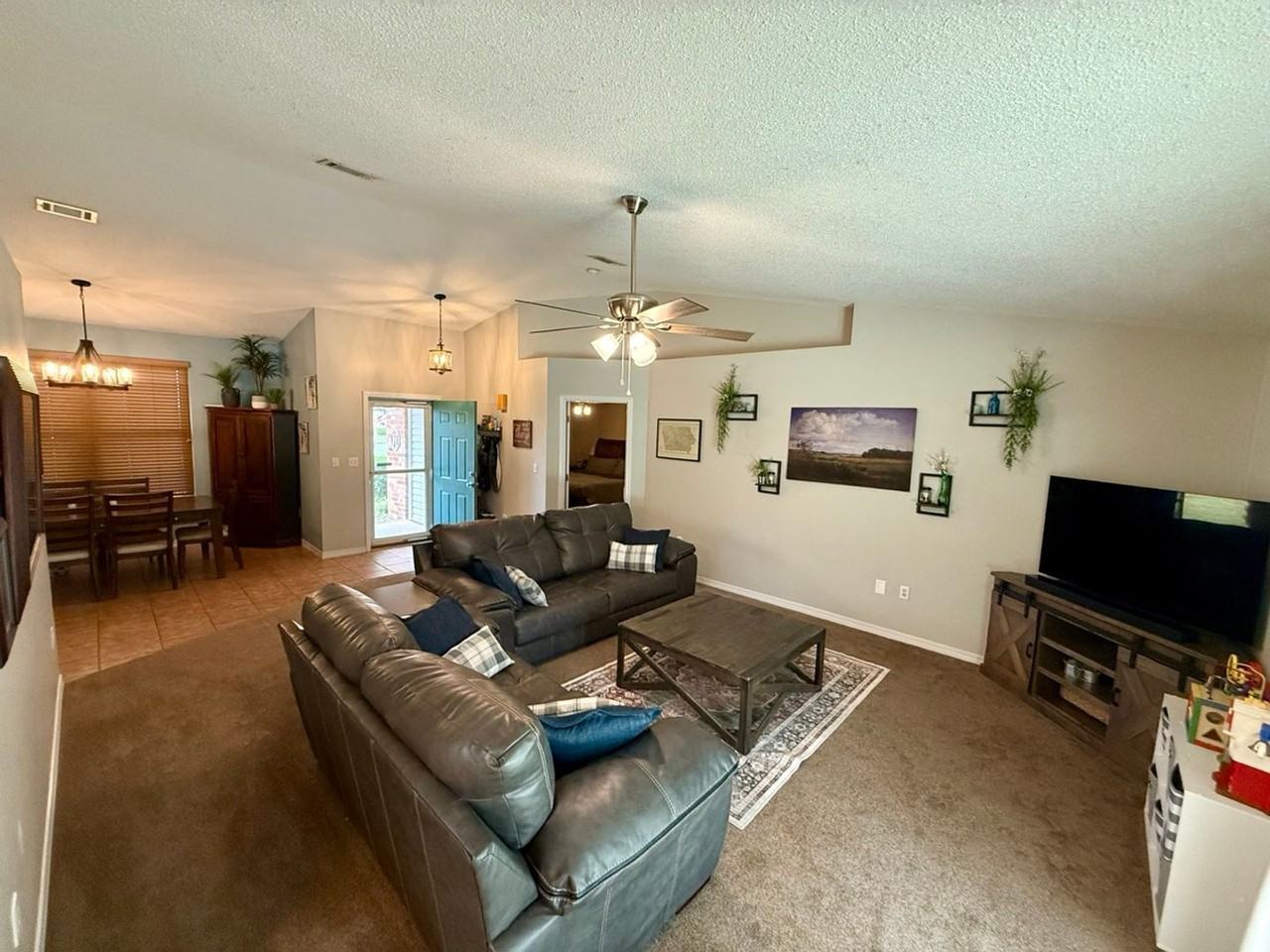 1243 Jefferyscot Dr - Photo 4 of 23