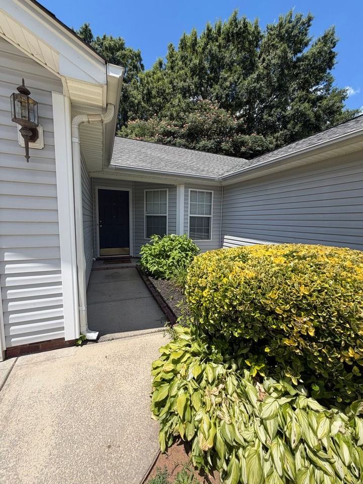 2236 Mancke Dr - Photo 2 of 14