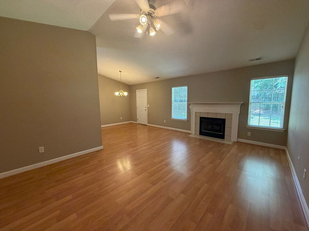 2236 Mancke Dr - Photo 3 of 14