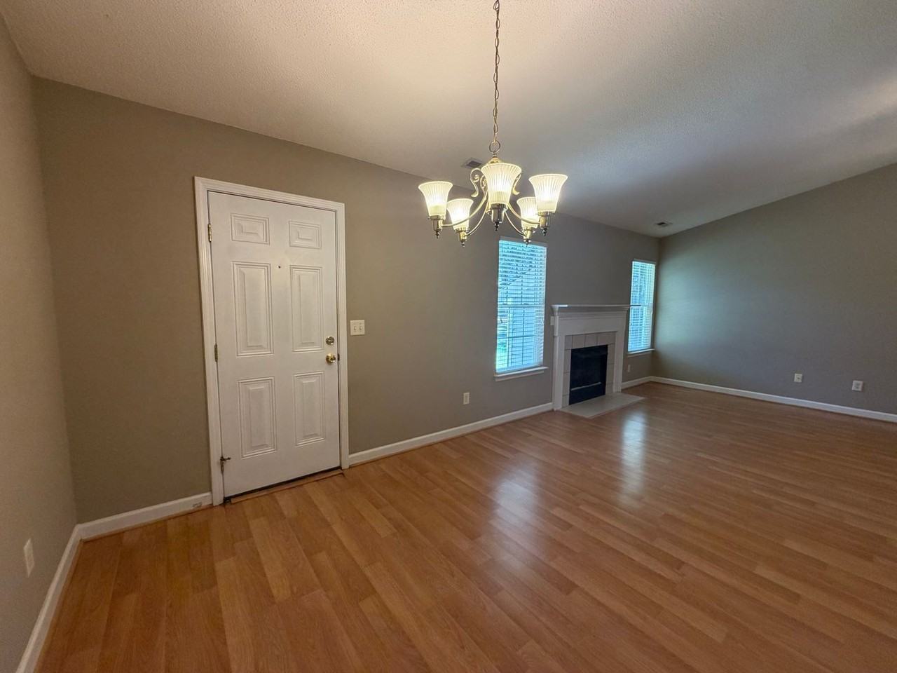 2236 Mancke Dr - Photo 4 of 14