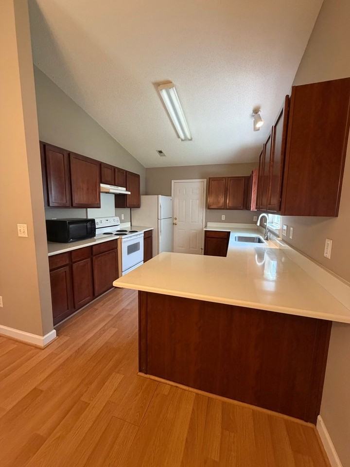 2236 Mancke Dr - Photo 5 of 14