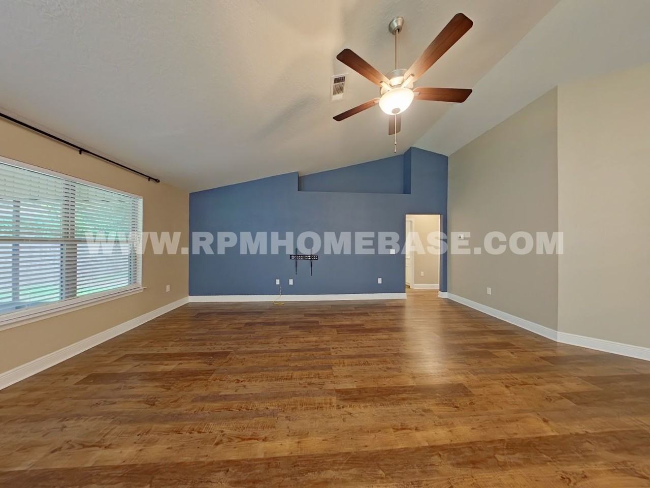 5820 Crestlake Dr - Photo 4 of 25