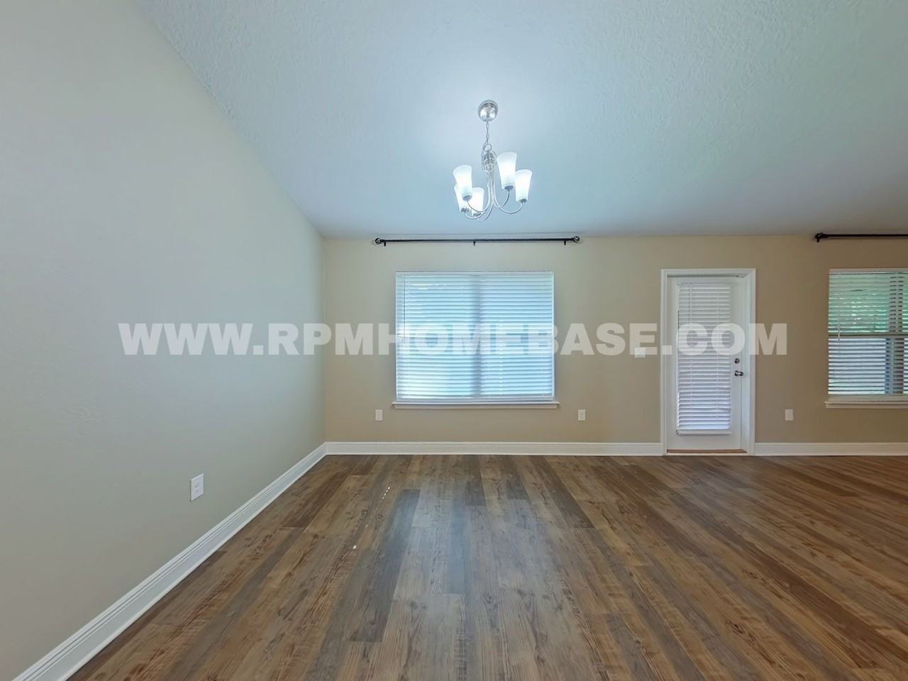 5820 Crestlake Dr - Photo 7 of 24