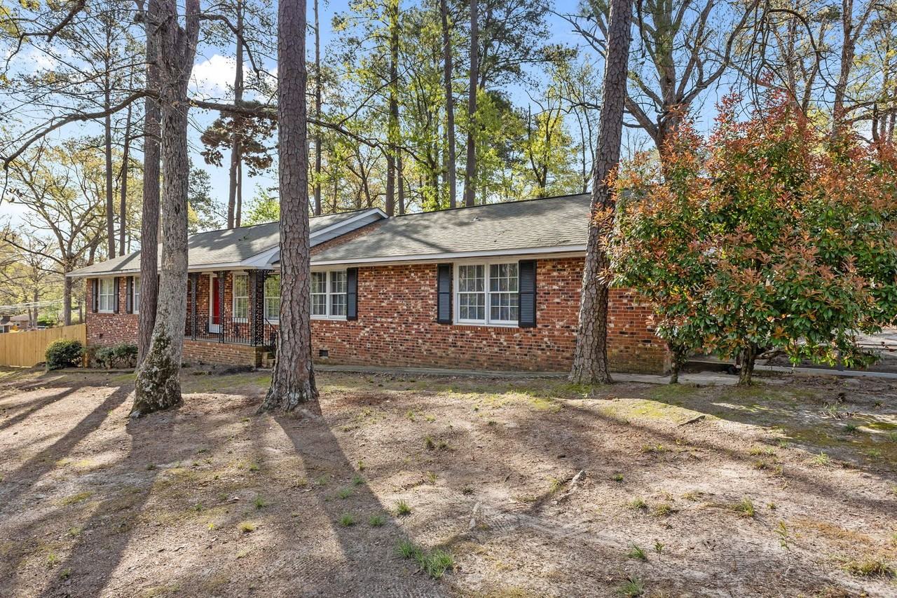 2125 Forest Hills Dr - Photo 2 of 31