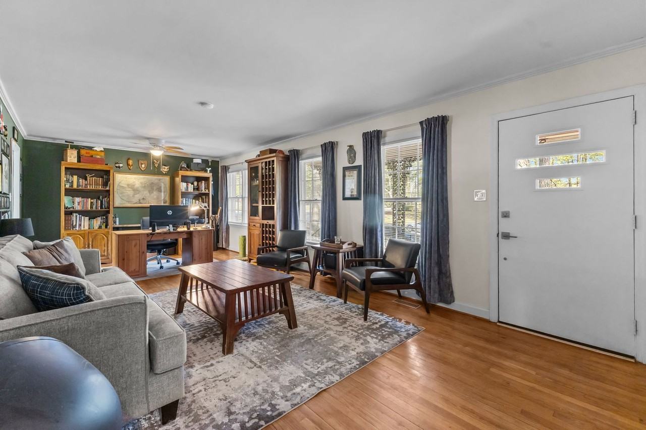 2125 Forest Hills Dr - Photo 4 of 31