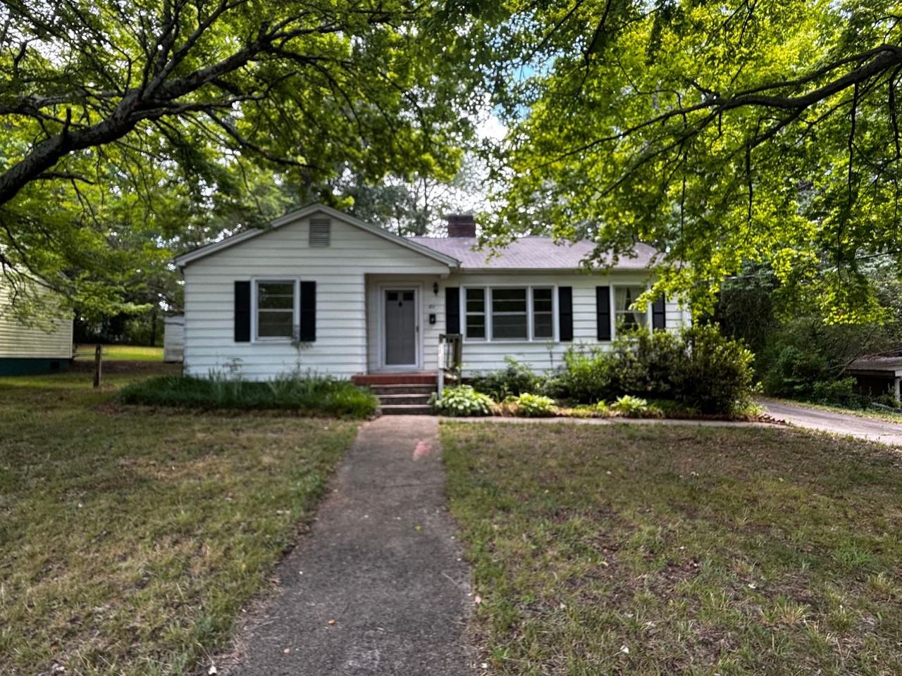 811 W Elm St - Photo 2 of 40