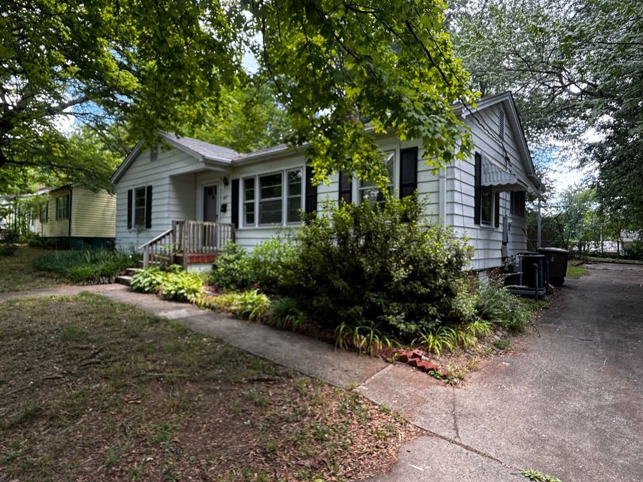 811 W Elm St - Photo 3 of 40