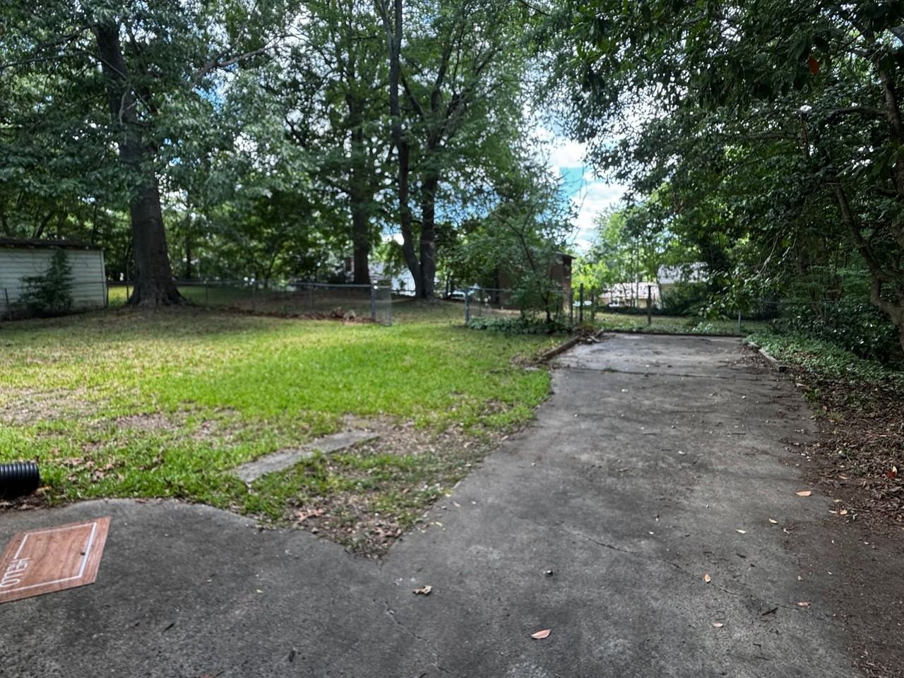 811 W Elm St - Photo 4 of 40