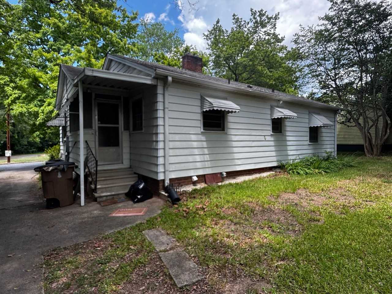 811 W Elm St - Photo 5 of 40
