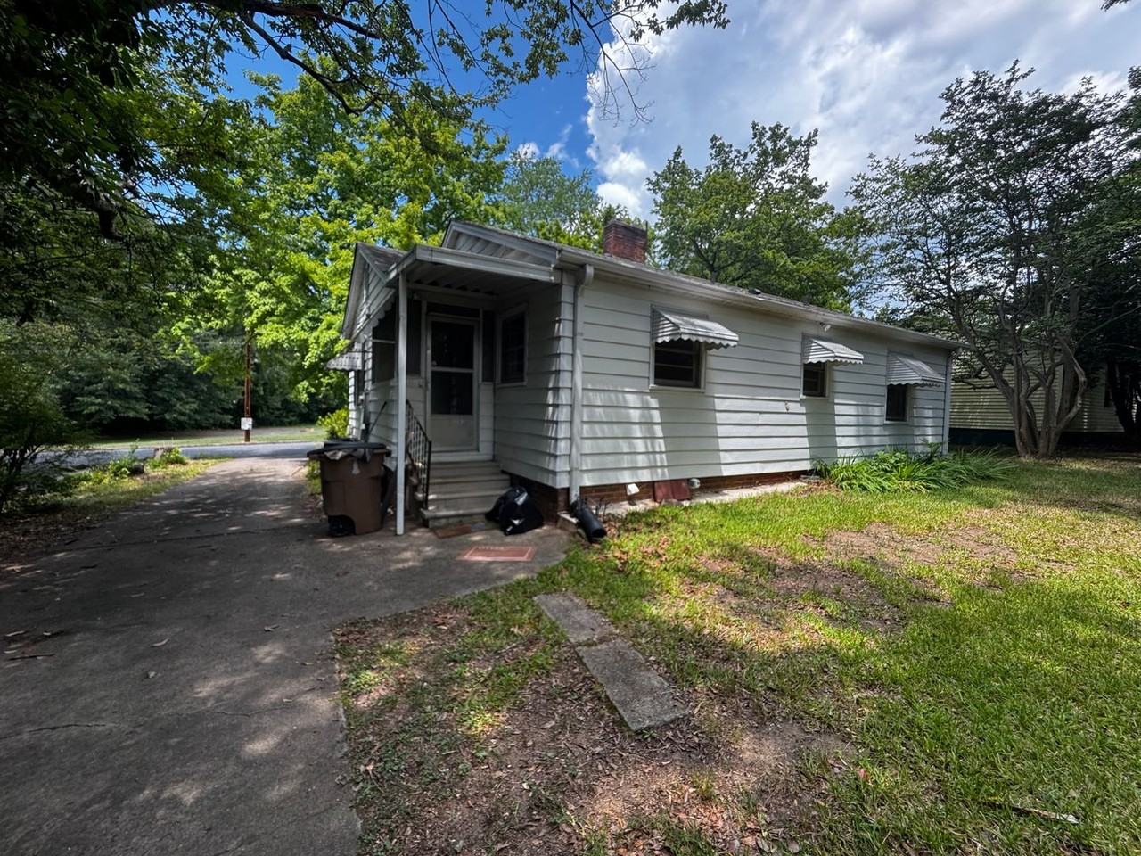 811 W Elm St - Photo 6 of 40