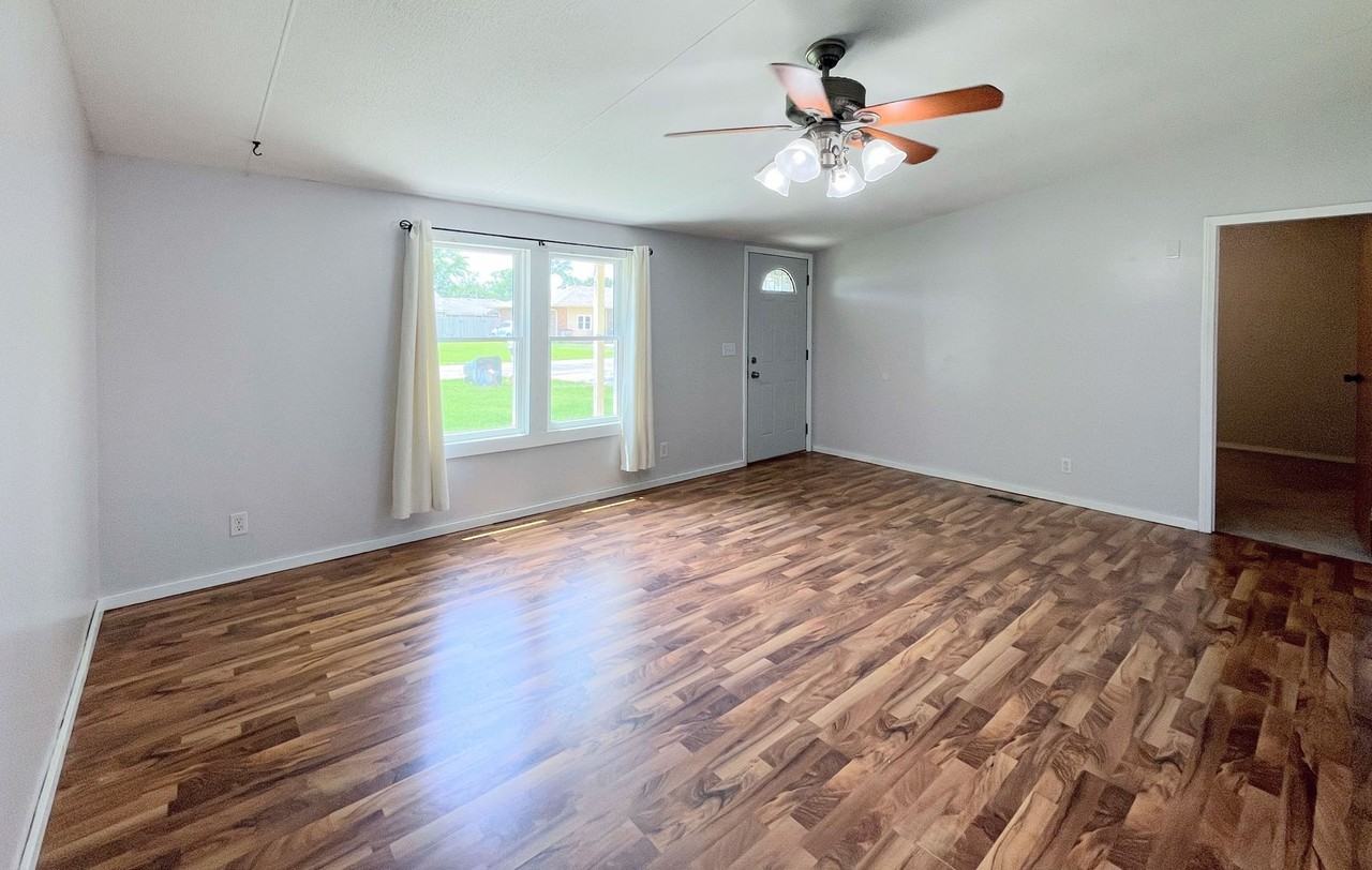 410 Lake Terrace Dr - Photo 4 of 19