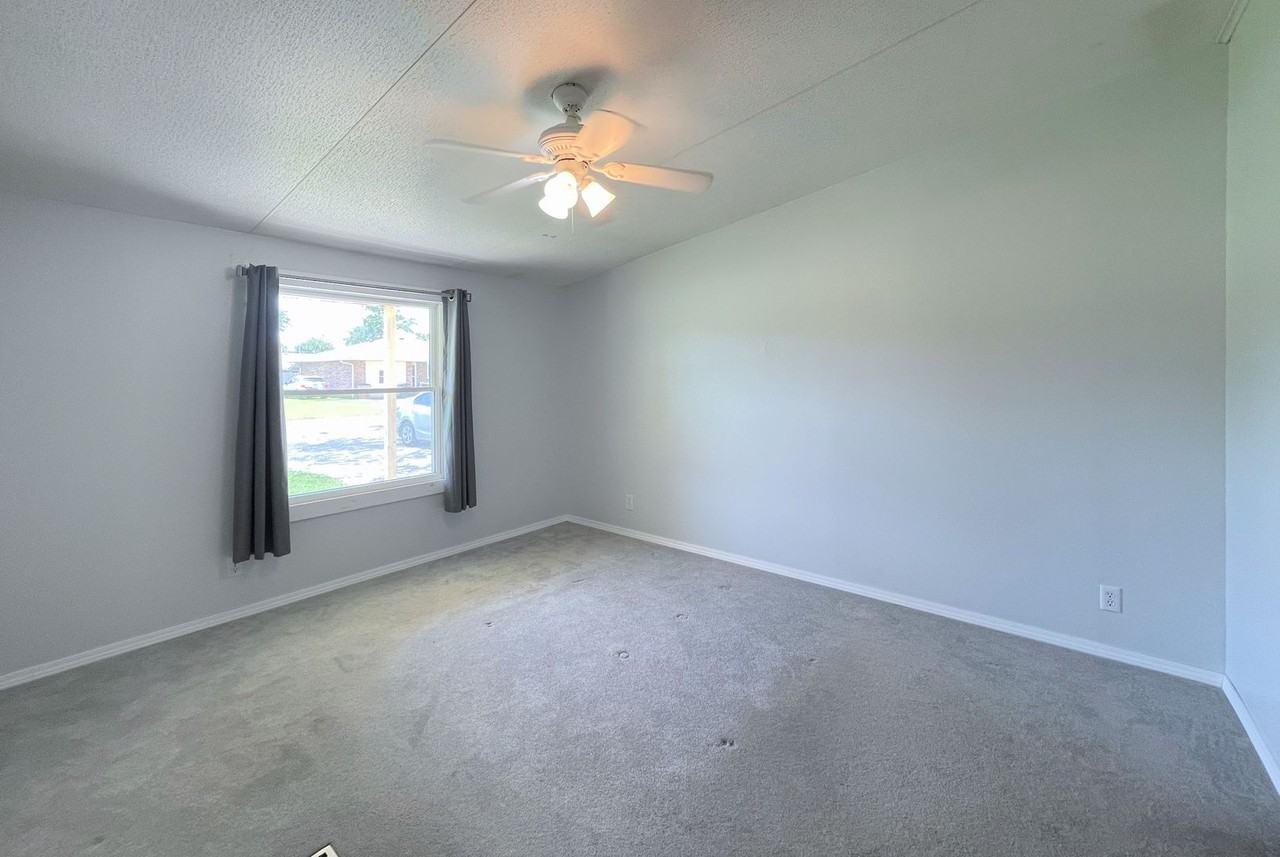 410 Lake Terrace Dr - Photo 5 of 19