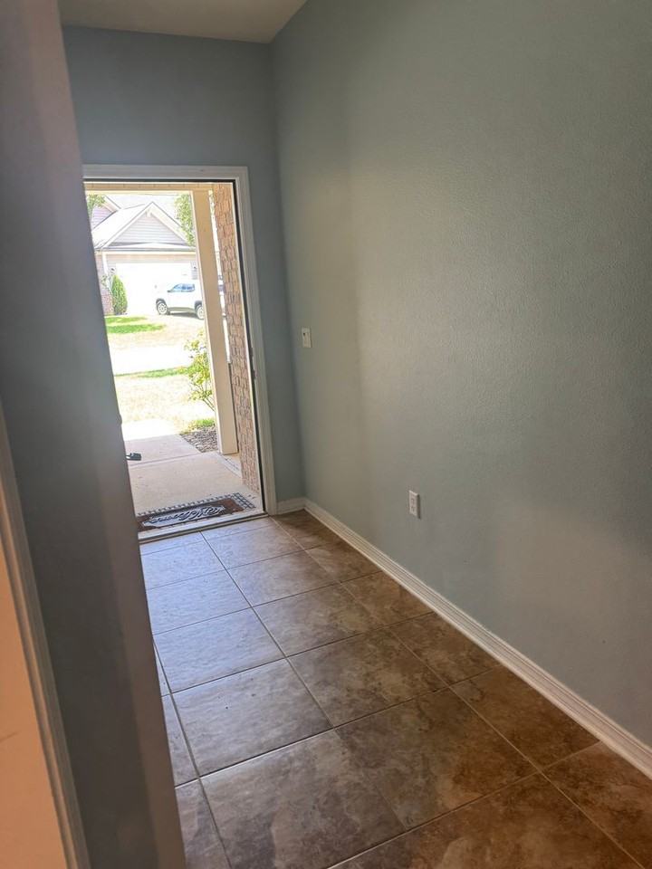 156 Creve Core Dr - Photo 3 of 44